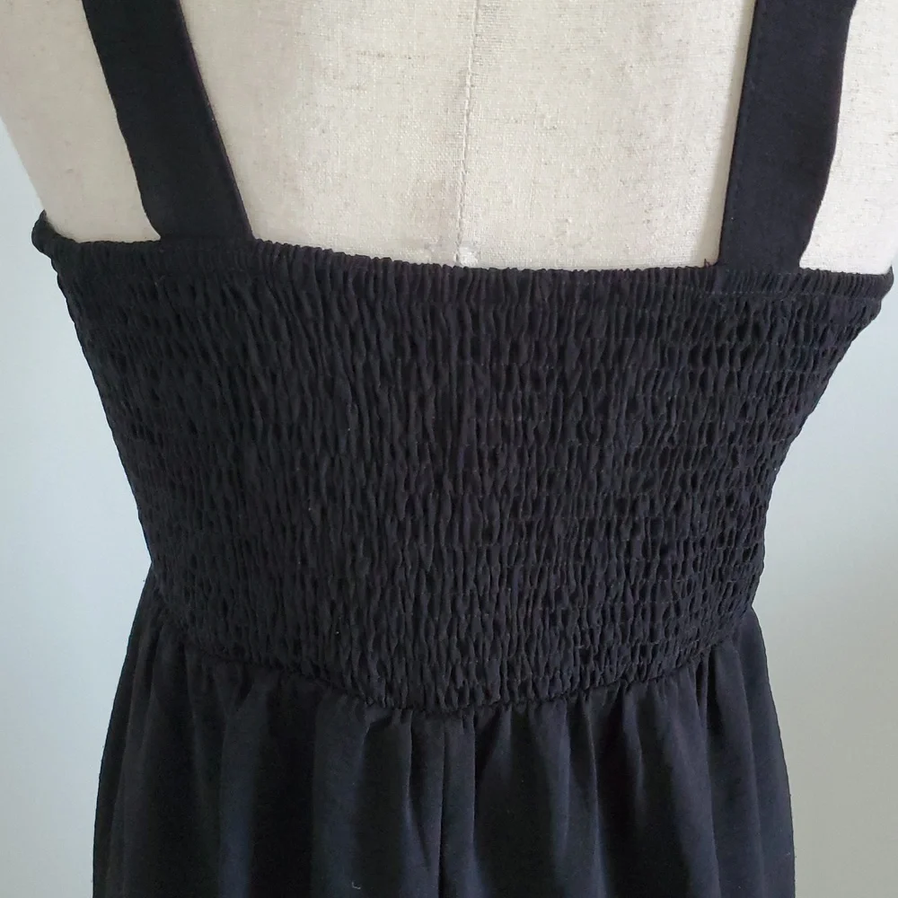Dokotoo  women’s Black Wide Leg Jumpsuit w/ smocked back Size L great condition_4